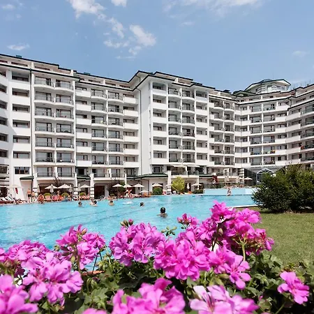 Apartments In Emerald Beach And Spa Resort 5*