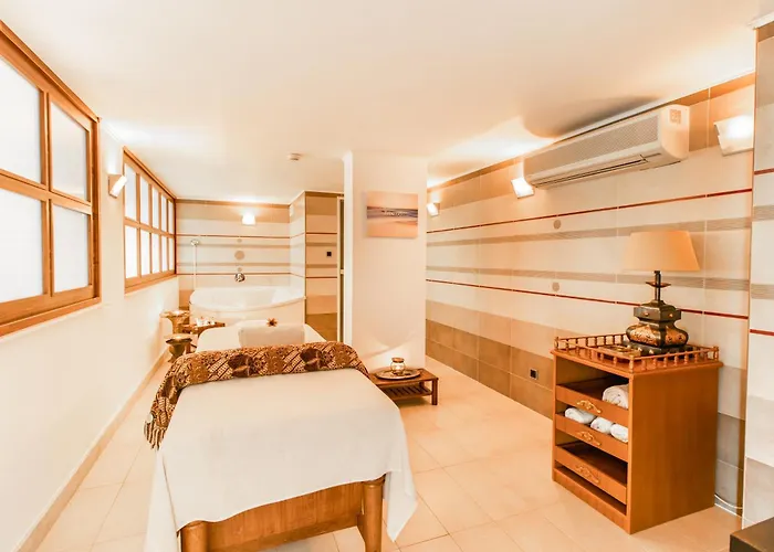 Курортный комплекс Emerald & Равда