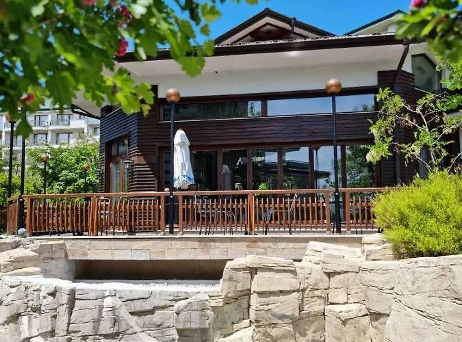 Курортный комплекс Emerald & 5*