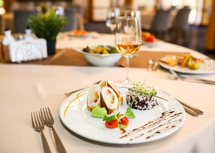 Emerald & 5* Равда