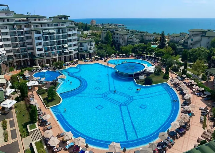 Курортный комплекс Emerald &