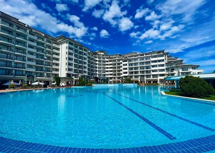 Курортный комплекс Emerald &