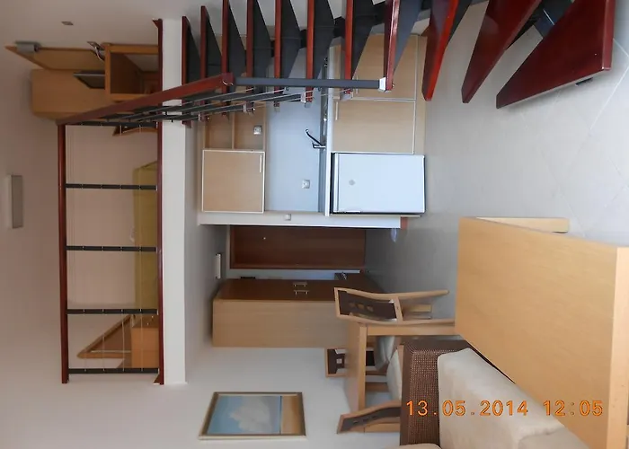 Emerald & 5* Равда