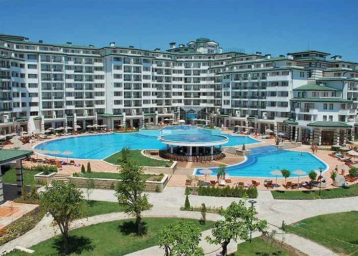 Курортный комплекс Emerald & 5*