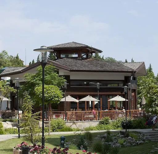 Курортный комплекс Emerald & Равда