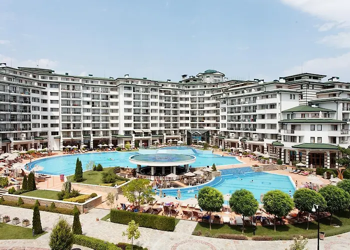 Курортный комплекс Emerald &