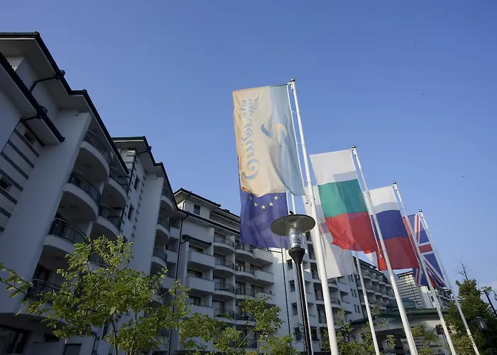 Курортный комплекс Emerald &