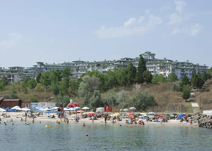 Emerald & 5* Равда